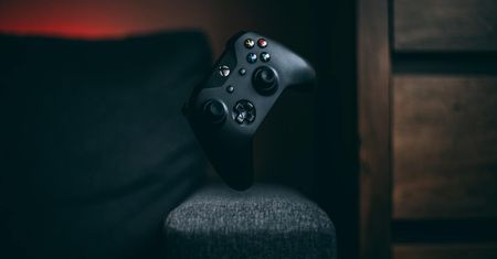 Nowe tytuły we wstecznej kompatybilności na konsolach Xbox – zagrasz w F.E.A.R., Mortal Kombat i wiele innych gier!