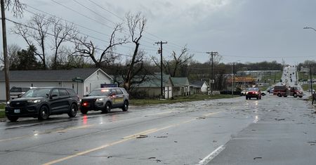 Niszczycielskie tornada i ulewy w USA. Stan wyjątkowy w Arkansas
