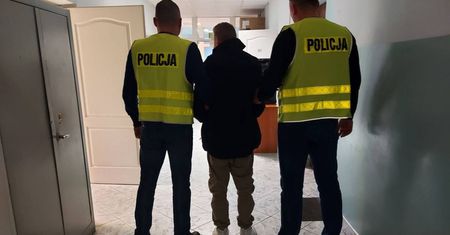 Napadł na partnerkę. Pijany zabrał telefon i samochód