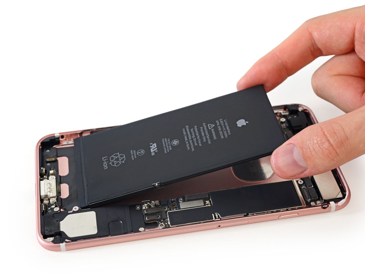 Ile pamięci RAM i jakie baterie mają iPhone 7 i 7 Plus?