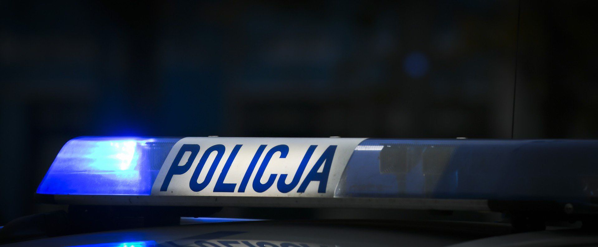 Spanikował na widok radiowozu. Wjechał do rowu i dachował. Miał 3 promile