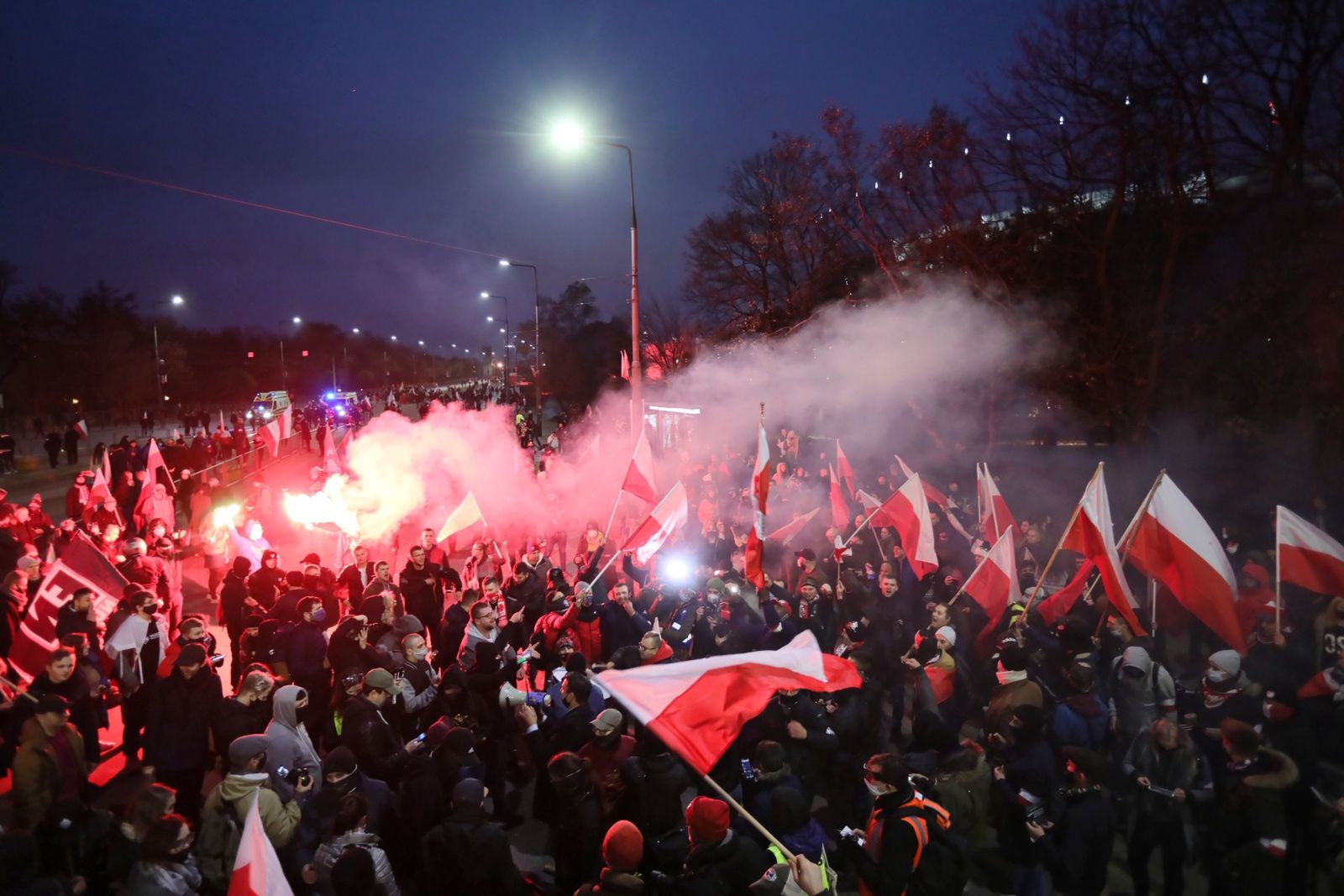 Marsz Niepodległości. Uczestnicy marszu przed Stadionem Narodowym