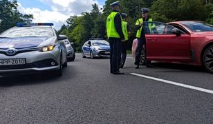 Uratował się kosztem kobiety. Wypchnął ją pod ciężarówkę