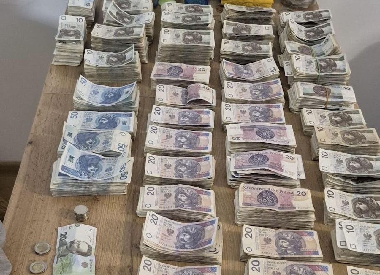 Właściciele spędzali wigilię u rodziny. Sprawca wyniósł z ich domu milion zł