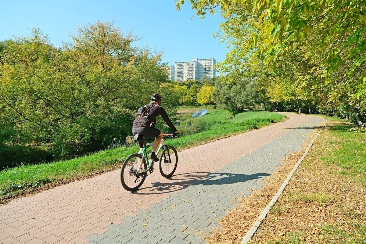 Równy asfalt, latarnie i pas zieleni. Tylko jedna firma chce zaprojektować nową ścieżkę nad Zalew Zemborzycki