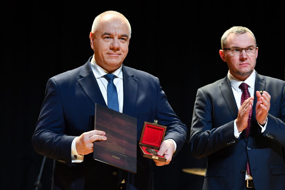 Jacek Sasin z medalem honorowym Poczty Polskiej