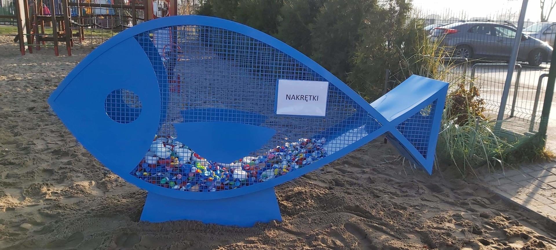 W Dąbrowie Górniczej stanął specjalny kosz na plastikowe nakrętki.