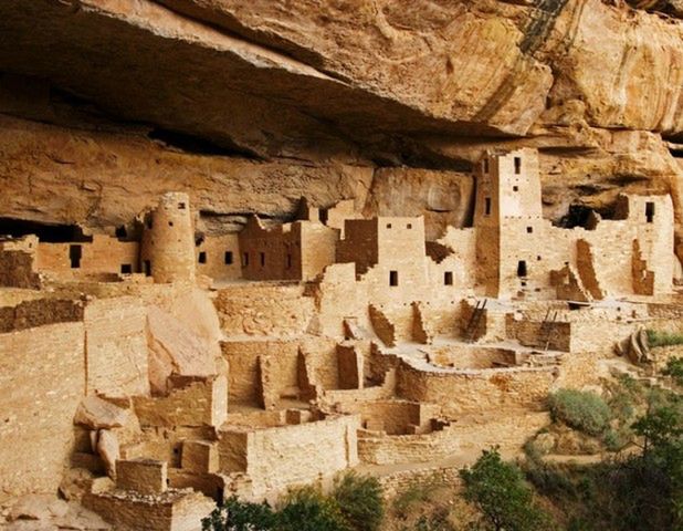 10 niesamowitych miast na skalnych klifach 7