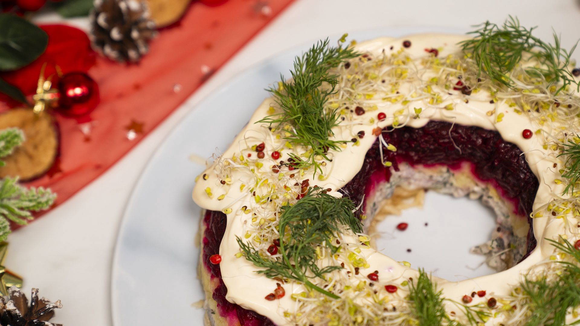 Taka sałatka śledziowa będzie ozdobą świątecznego stołu