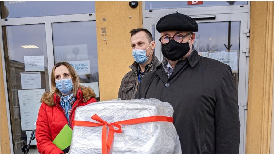 Respirator został podarowany Szpitalowi Bielańskiemu