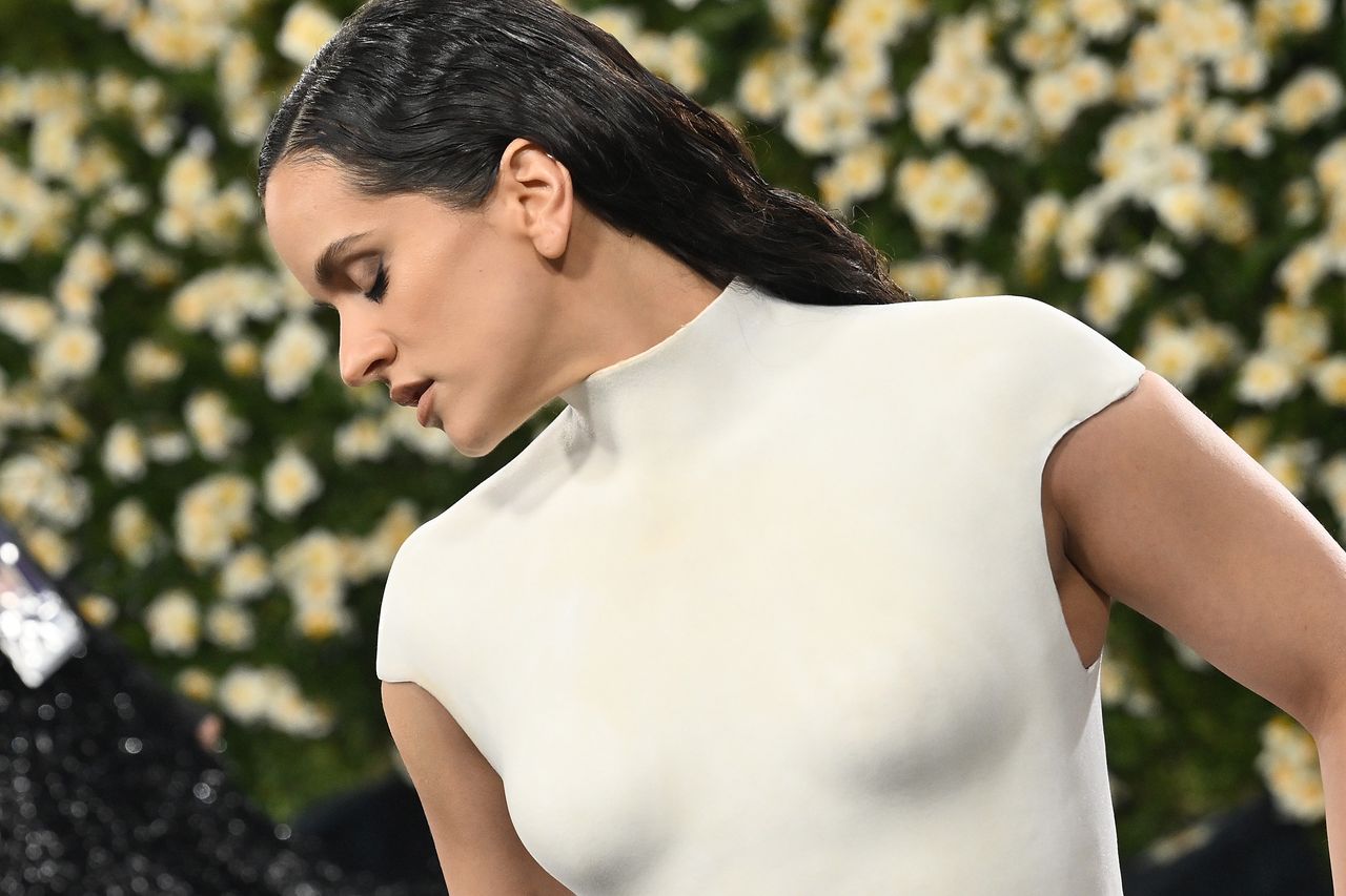 Transcendencja zaklęta w dźwiękach. Awangardowe misterium Rosalíi [RECENZJA]