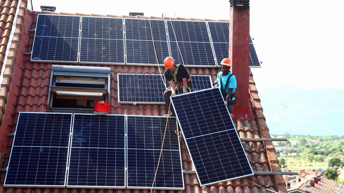 Rodrigue Kauahou and Jose Carlos Navarro, workers of the installation company Alromar, set up solar panels on the roof of a home in Colmenar Viejo, Spain, June 19, 2020. Picture taken June 19, 2020.