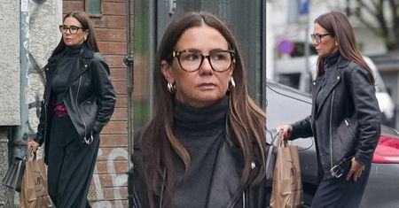 Kinga Rusin drepcze do porsche za 300 tysięcy złotych, wywijając drogocenną torebką. Gorszy dzień? (ZDJĘCIA)