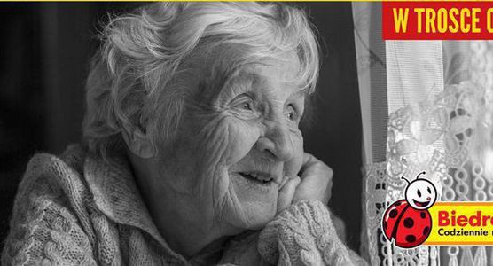 Biedronka wprowadza pierwszeństwo przy kasie oraz przy wejściu do sklepu dla seniorów. Tesco i Eurocash także z myślą o ochronie seniorów