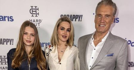 Dolph Lundgren pozuje u boku 29-LETNIEJ żony i o 5 lat od niej MŁODSZEJ córki (ZDJĘCIA)