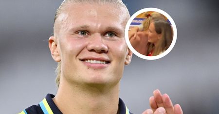 Był bez koszulki, gdy go objęła. Haaland speszony przez księżniczkę