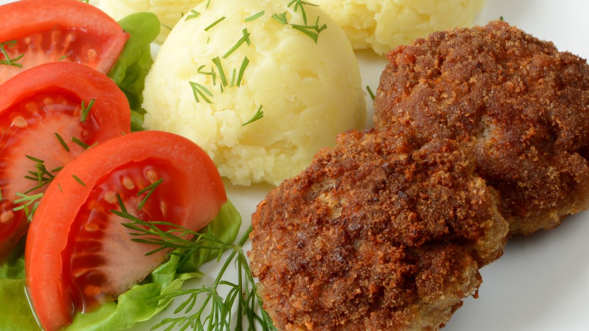 Kotlety mielone bez jajka i bułki pozostaną miękkie i soczyste