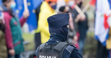 Sylwester 2020. Jak policja policzy ile osób znajduje się w domu?