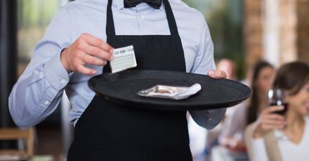 Awantura o rachunek na Cyprze. Kelner dźgnął klienta nożem