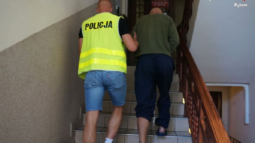 Nożownik zaatakował 39-latka przed sklepem. Poszło o maseczkę