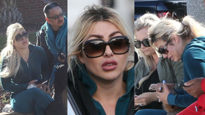 Melanie Martin rozpacza pod domem, w którym zmarł Aaron Carter