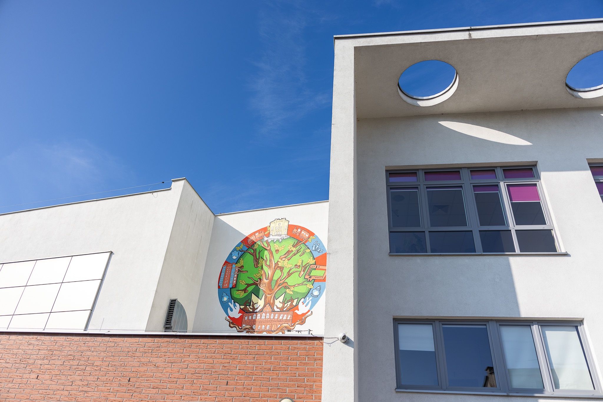 6 października w SP 15 odsłonięto mural, zaprojektowany przez uczniów.