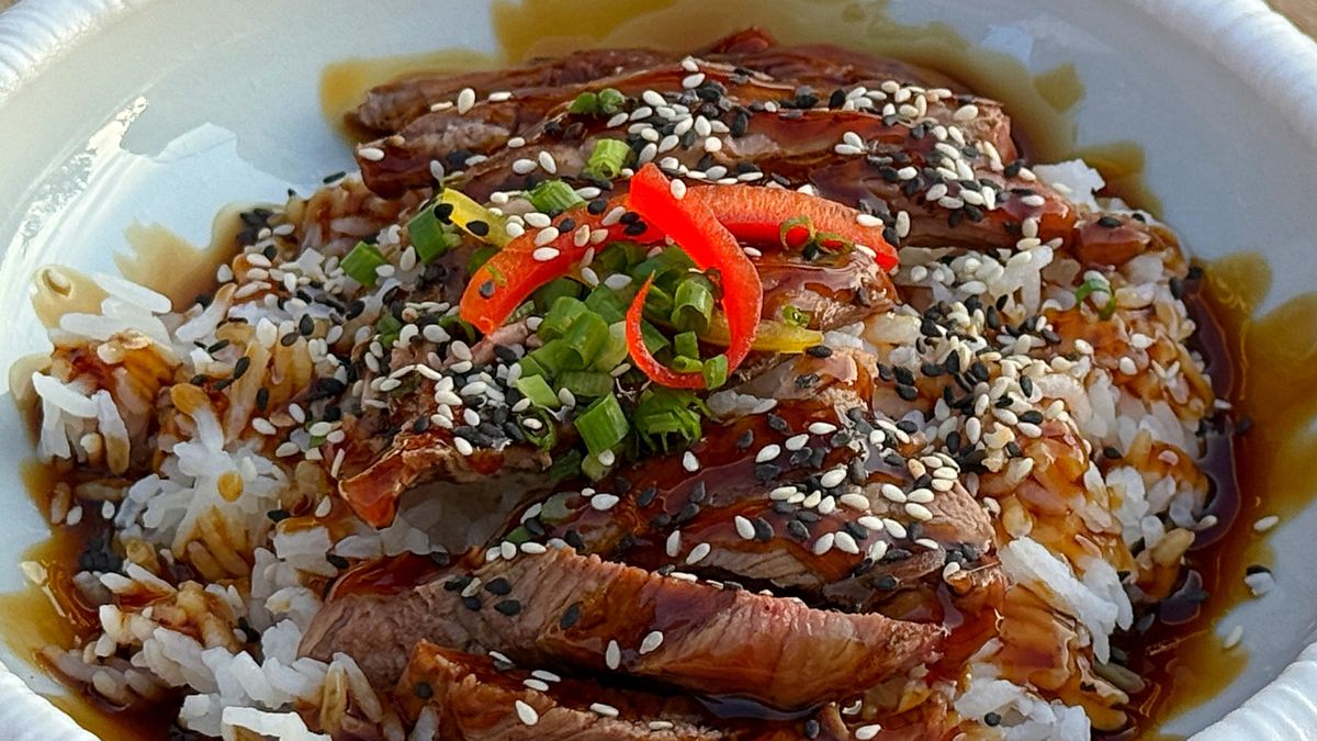 Olej sezamowy wyróżnia się mocnym smakiem i bogatym składem.