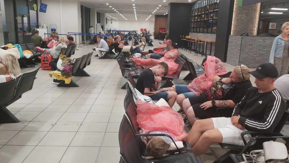 Polacy spędzili na lotnisku na Rodos 31 godzin 