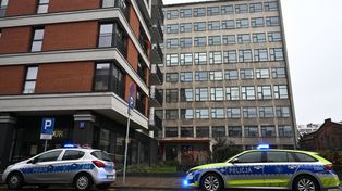 Atak w szkole w Warszawie. 21-latka z zarzutami usiłowania zabójstwa