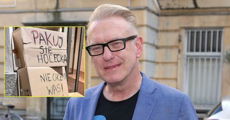 Mariusz Szczygieł pokazał kartony spod siedziby TVP Info. "Pakuj się Holecka"