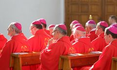 Rezygnacja kandydata na biskupa. Może trzeba zmienić model wyboru? [OPINIA]