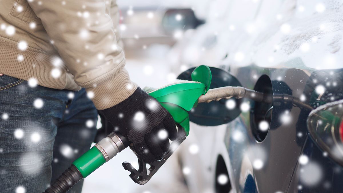 Benzyna i diesel potaniały o 5 gr na litrze