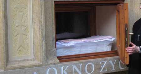 Roczna dziewczynka w oknie życia w Gdańsku. Oto co mówią rodzice dziecka