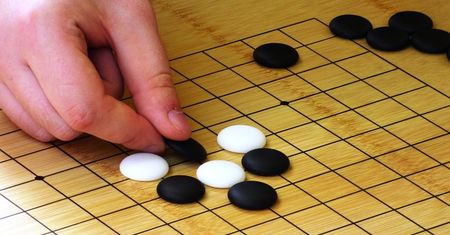 Sztuczna inteligencja DeepMind znów pokazuje, że w Go nie ma sobie równych