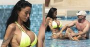Katie Price u boku męża-kryminalisty pluska się w dubajskim basenie (ZDJĘCIA)
