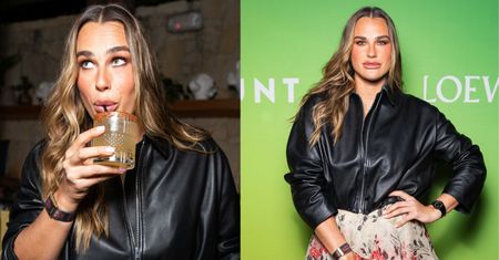 Aryna Sabalenka w kwiecistej spódnicy i z drinkiem w dłoni wdzięczy się na ściance