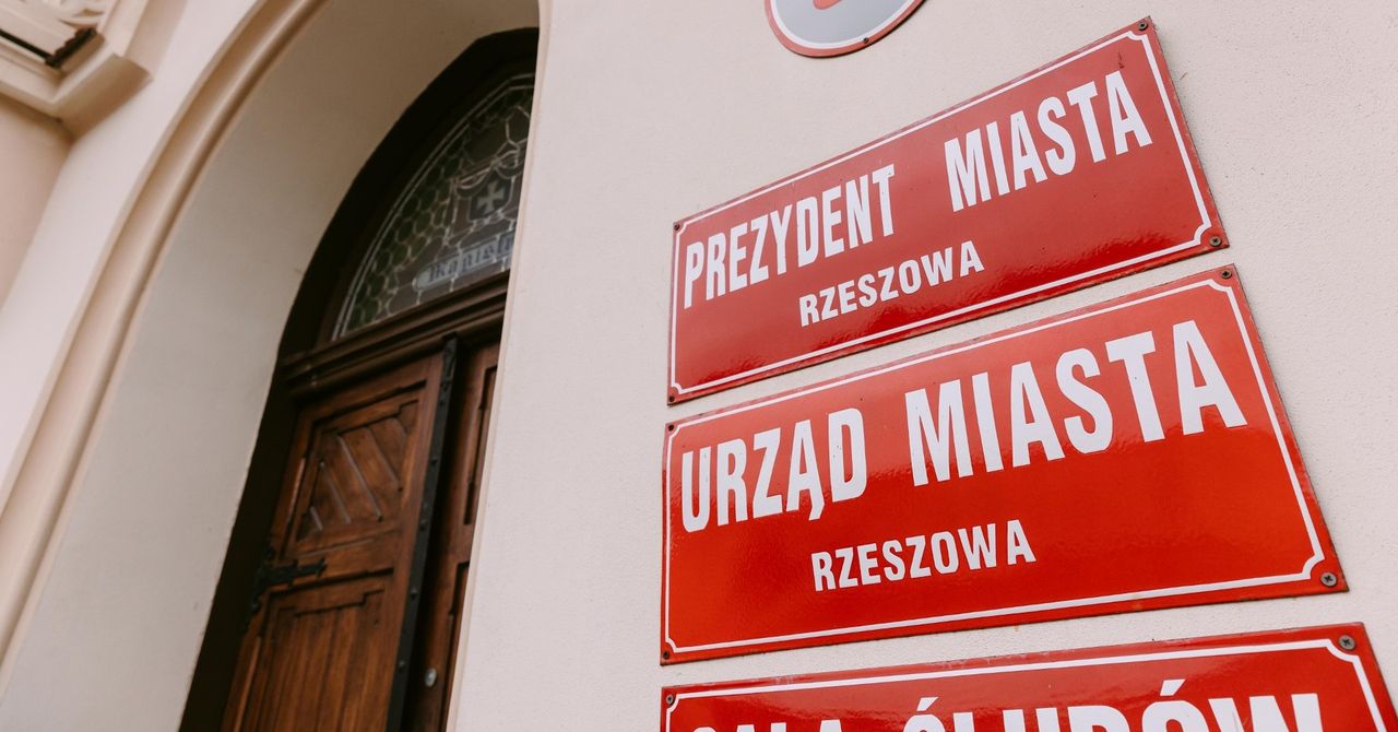 Rzeszów: Dzisiaj mamy zamknięte. W poniedziałek wiele urzędów i instytucji będzie nieczynna lub działać jak w soboty. Sprawdź