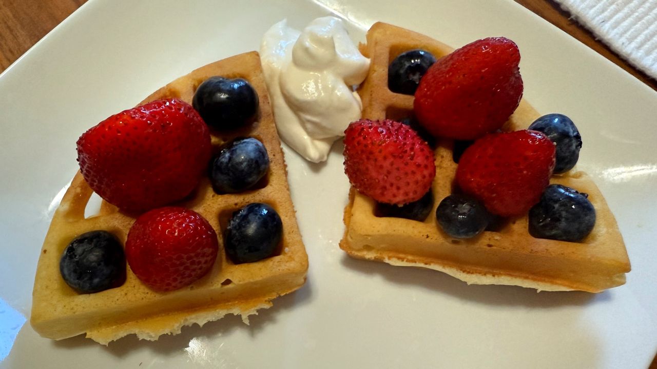 Wyglądają bosko, ale czy naprawdę warto? Gofry z budki pod lupą – skład, kalorie i haczyki