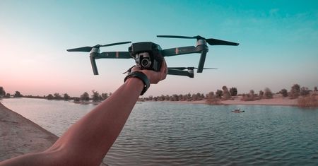 Nowe prawo UE dotyczące dronów. Będą rejestrowane
