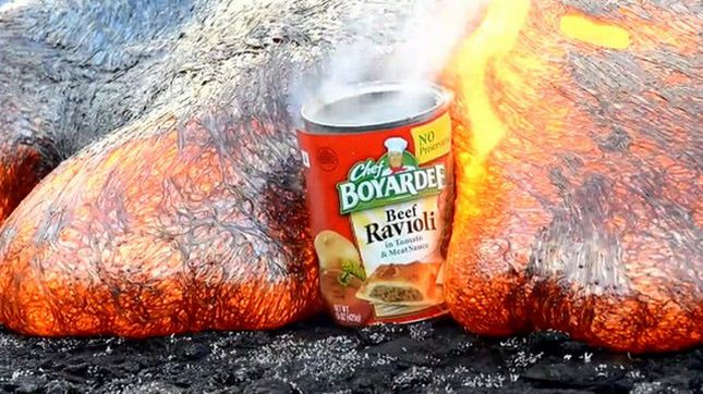 Uczta dla oczu sfilmowana GoPro i Nikonem D800. Płynna lawa pożera puszkę ravioli 1