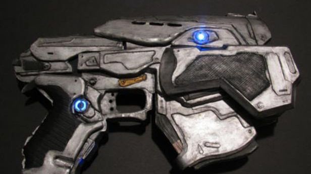 Replika broni w sam raz dla fanów Gears of War 1