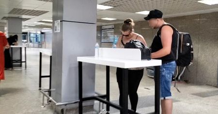 Zapowiedzi były szumne. System nie działa, a w punktach odprawy brakuje... długopisów