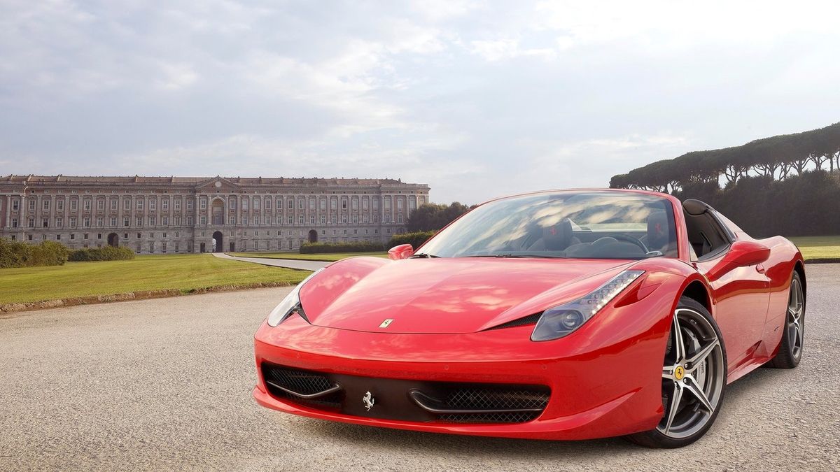 Na takich autach rzadko widać tablicę rejestracyjną z przodu. Użytkownicy tłumaczą się brakiem na nią miejsca.