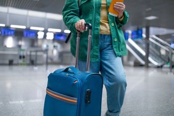 Jak odzyskać pieniądze za opóźniony lot lub odwołany pociąg