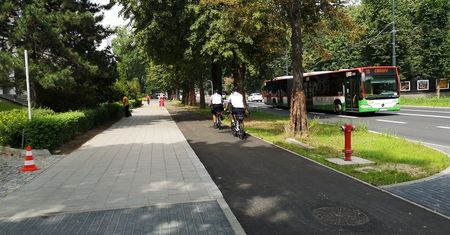 Policjanci na elektrycznych rowerach. Patrolują ścieżki rowerowe