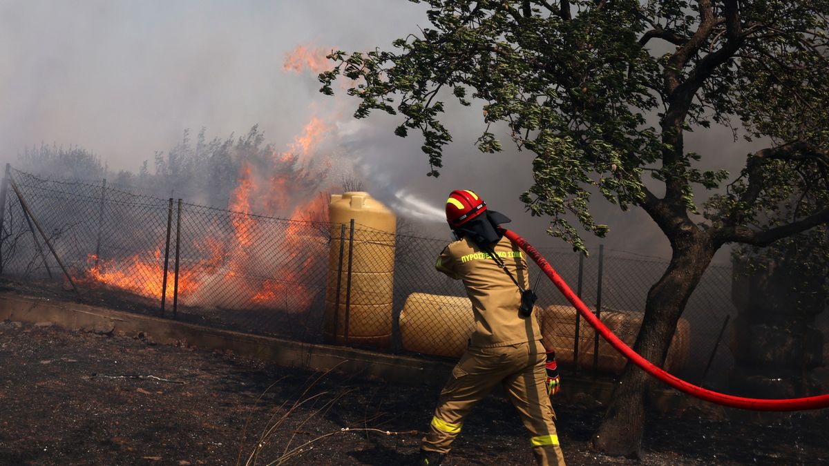 Fire breaks out in Greece's Koropi
KOROPI, GREECE - JUNE 19: Firefighters extinguish a wildfire, in Kitsi, near the town of Koropi, Greece, on June 19, 2024. A fire broke out in the suburban city of Koropi in the eastern Attica region, 16 kilometers (10 miles) southeast of Athens, the fire brigade said Wednesday. (Photo by Costas Baltas/Anadolu via Getty Images)
Anadolu
suburban, disaster, evacuate, spread, area, quickly, emergency