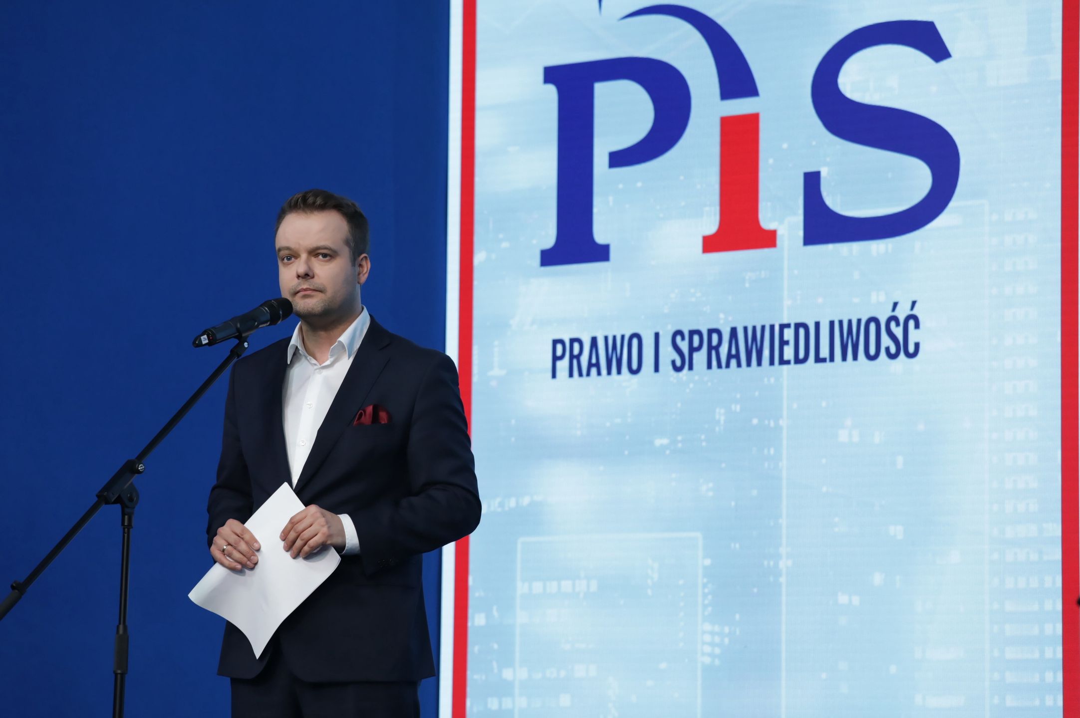 Rafa� Bochenek
Warszawa, 16.02.2024. Rzecznik PiS Rafa� Bochenek na konferencji prasowej w siedzibie PiS w Warszawie, 16 bm. (aldg) PAP/Tomasz Gzell
Tomasz Gzell
konferencja, PiS, polityk, polityka, prasowa