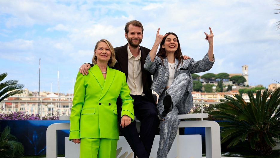 Cannes 2024 - sesja filmu The Girl with the Needle
(FromL) Danish actress Trine Dyrholm, Swedish director Magnus Von Horn and Danish actress Vic Carmen Sonne pose during a photocall for the film "Pigen Med Nalen" (The Girl with the Needle) at the 77th edition of the Cannes Film Festival in Cannes, southern France, on May 16, 2024. (Photo by Valery HACHE / AFP)
VALERY HACHE