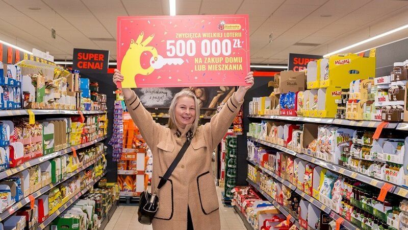Iwona Bojar z Tłuszcza wygrała 500 tysięcy złotych w Wielkiej Loterii Biedronki