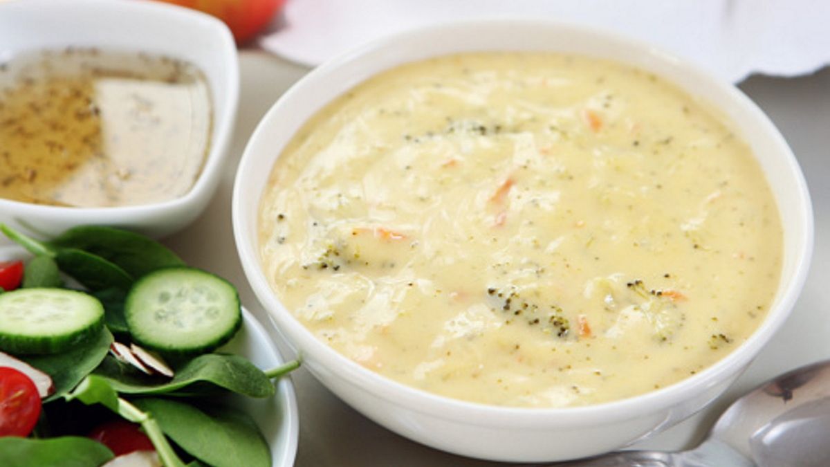 Zupa serowa jest bardzo pożywna i do tego świetnie smakuje